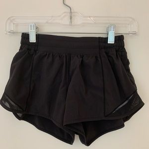 Lululemon Women’s shorty Hot Short 2.5”
